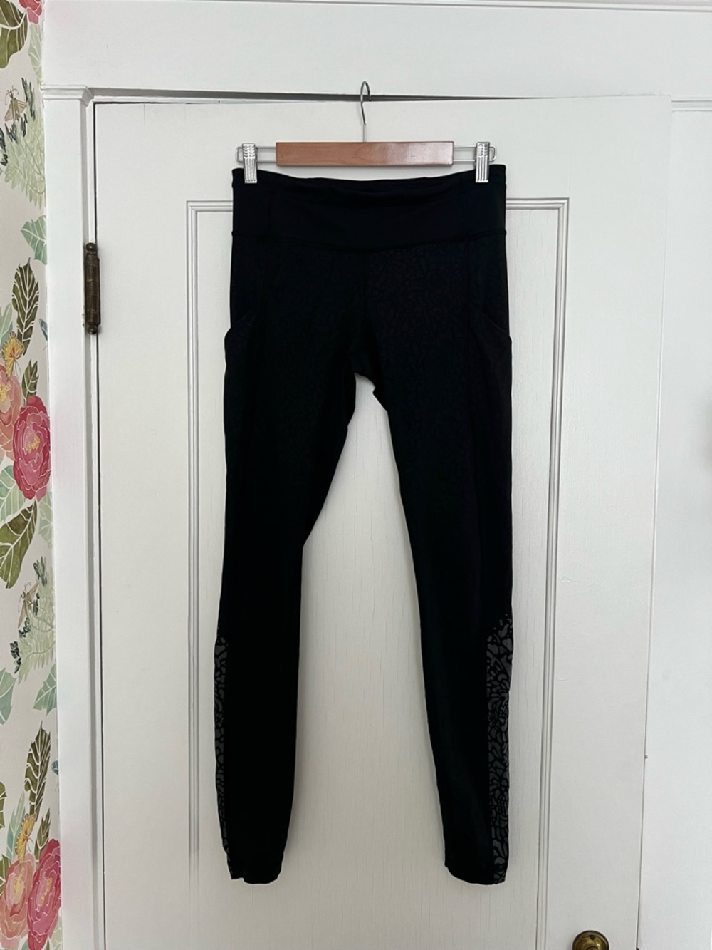 Lululemon Speed Tight II *Graphic
Petal Camo Embossed Black / Black size 8